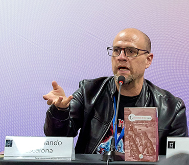 Luis Fernando Escalona impartiendo un curso